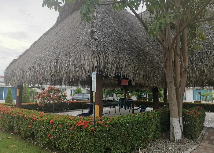 Villa Agradable Casa Con Piscina En Tierra Caliente Flandes