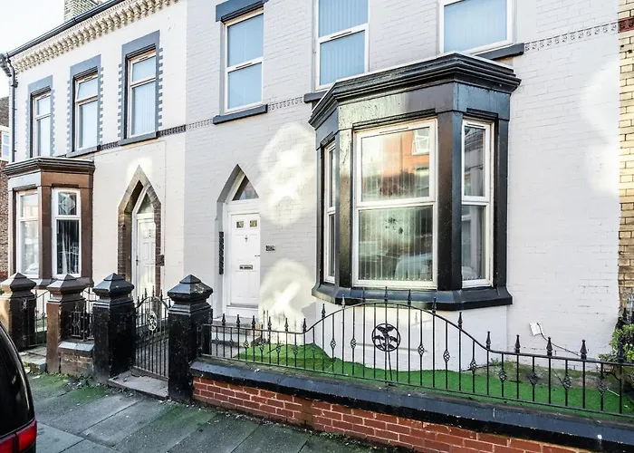 Huge 7 Bed Home For Groups Liverpool