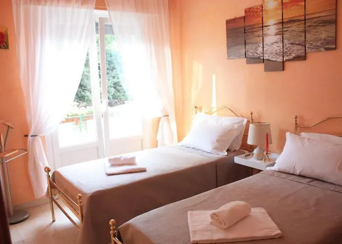 Apartment At Colosseo With Terrace Overlooking The Garden By Lyon Rom