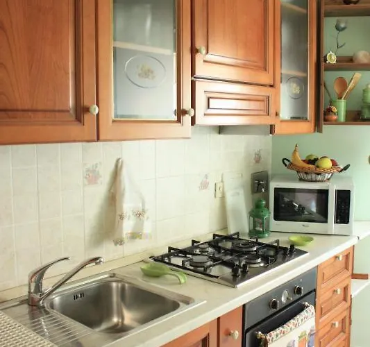 Apartment At Colosseo With Terrace Overlooking The Garden By Lyon Rom