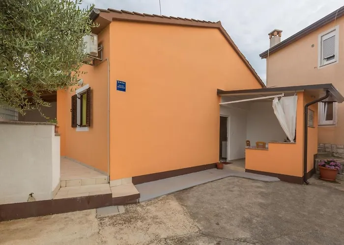 Apartments With A Parking Space Umag - 19776