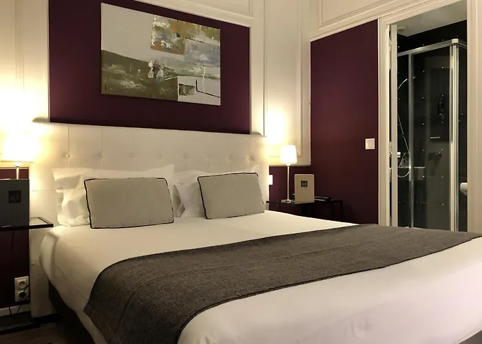 Hotel Dauphin Puteaux