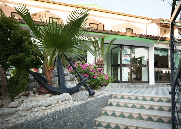Hotel MARINELLA - Private Free Parking - Grotticelle Beach 200 m Capo Vaticano