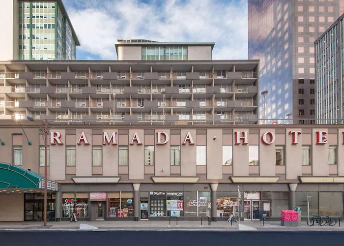 Hotel Ramada Plaza By Wyndham Calgary Downtown