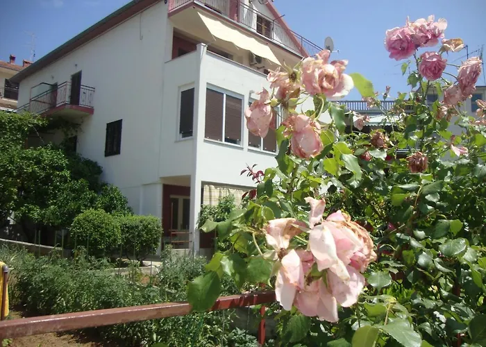 Apartments By The Sea Jelsa, Hvar - 14754