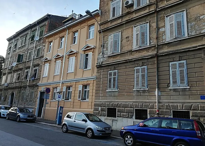 Apartments With Wifi Rijeka - 15753