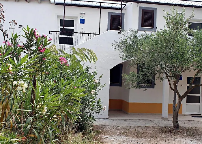 Apartments With A Parking Space Nerezine, Losinj - 15768