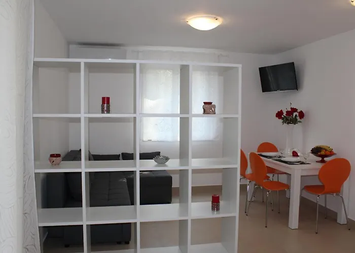 Apartments With A Parking Space Nerezine, Losinj - 15768