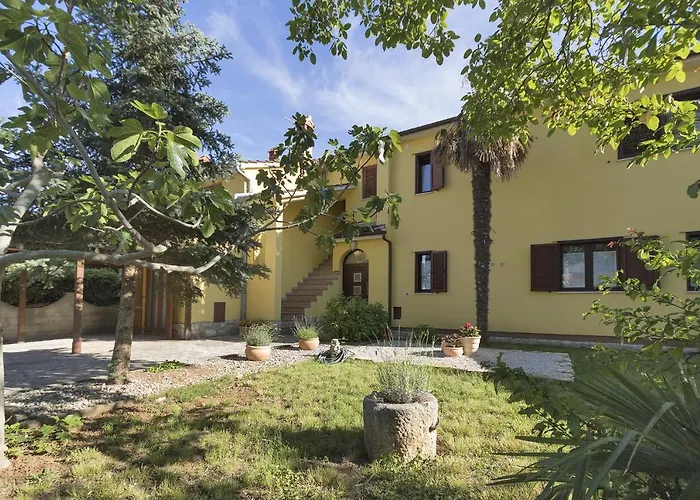 Apartments With A Parking Space Valbandon, Fazana - 15726