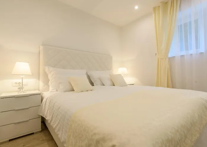 Apartments And Rooms By The Sea Split - 15298