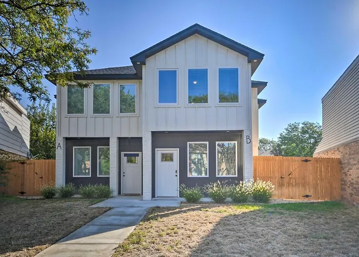 Bright Amarillo Townhome Near Parks And Town!