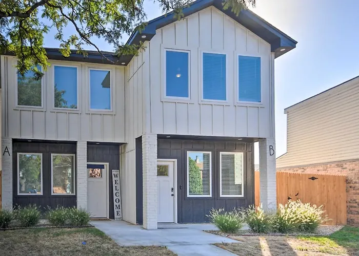 Bright Amarillo Townhome Near Parks And Town!
