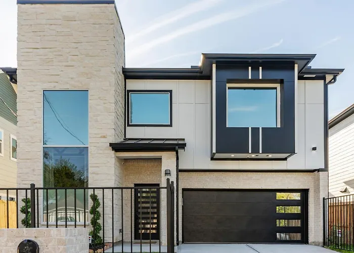 Houston 3 Bedroom House With Garage Parking