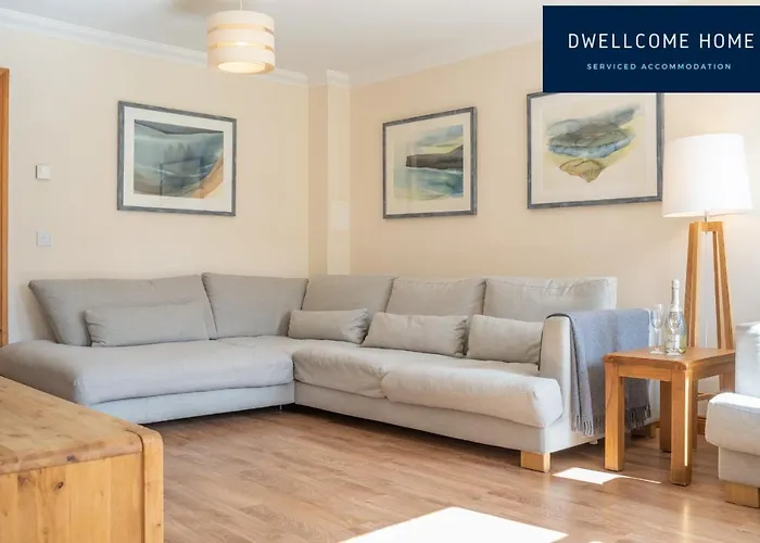 Free Driveway Parking For 2-3 Vehicles, Outside Lez Zone, 637 Mbps Wifi, Ideal For Long Term Contractor, Etc Stays, Regular Housekeeping Option - Dwellcome Home Ltd 5 Double Bedroom 3 Bathroom House - See Our Site For Assurance Aberdeen