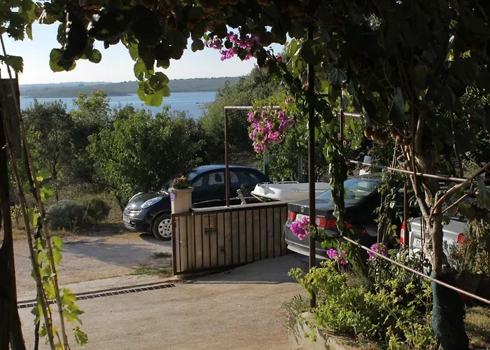 Apartments And Rooms By The Sea Medulin - 7278