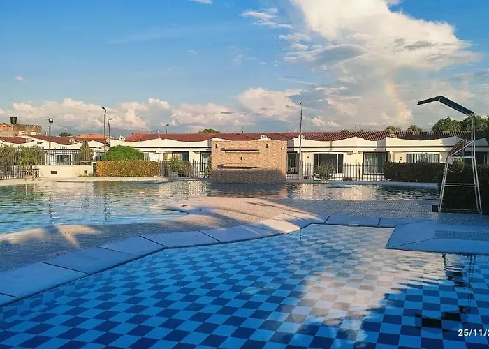 Villa Agradable Casa Con Piscina En Tierra Caliente Flandes