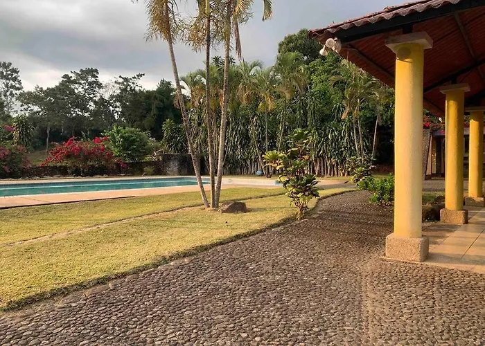 Villa Casa 2 A 5 Min Del Irtra Retalhuleu