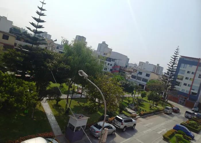 Frente A Hermoso Parque Pueblo Libre Lima