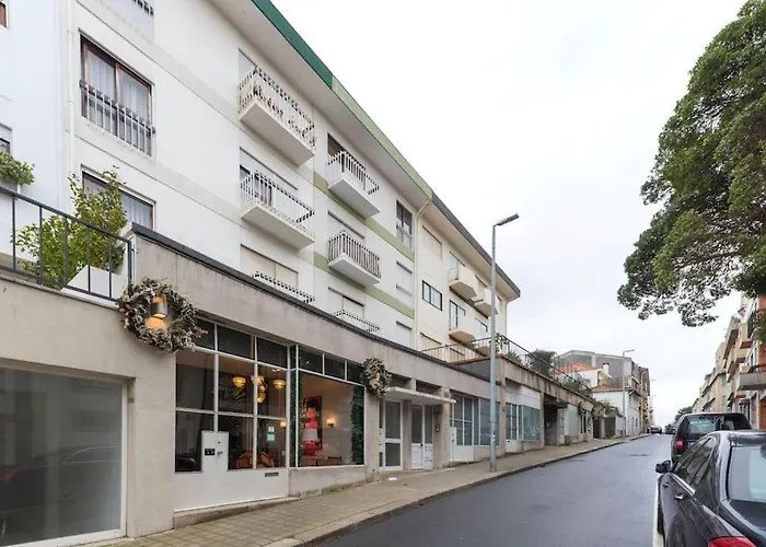 Spacious Apartment With Parking At Serralves Porto