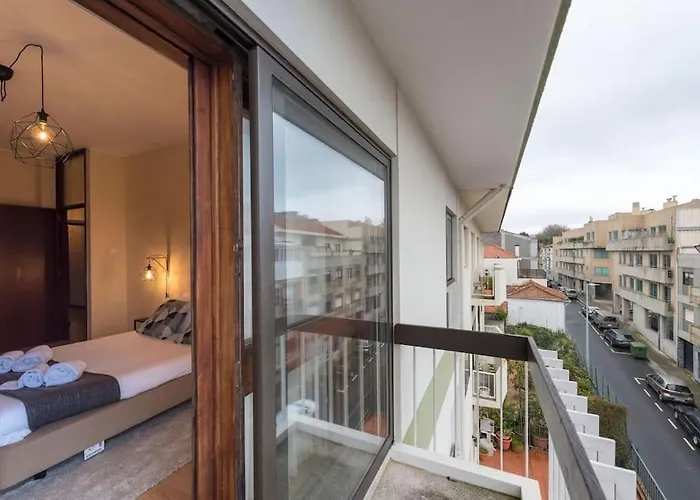 Spacious Apartment With Parking At Serralves Porto