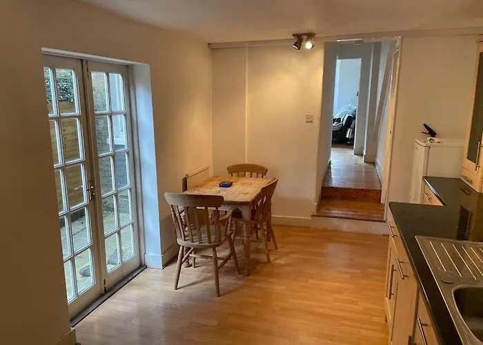 Ferienwohnung Beautiful Ground Floor Garden Flat London