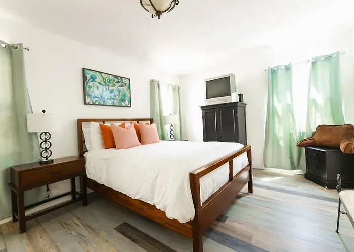 Charming La 2 Bedroom For Your Home Away From Home Los Angeles