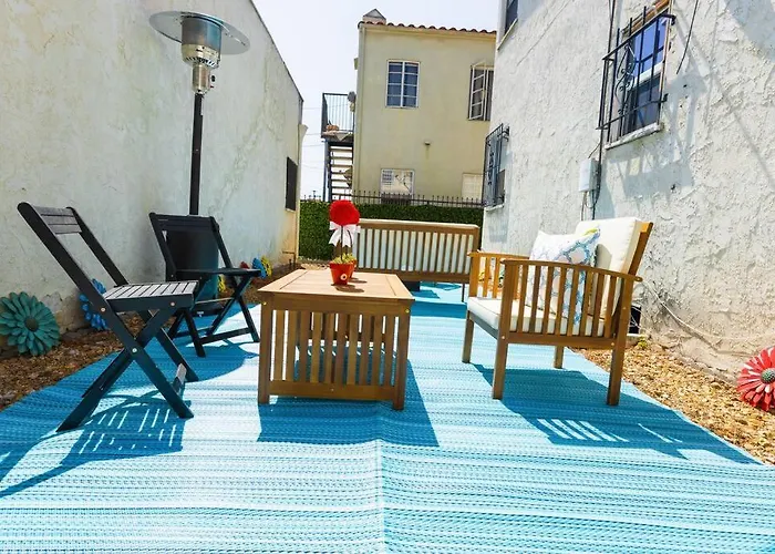 Charming La 2 Bedroom For Your Home Away From Home Los Angeles