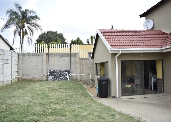 Lalela House Boutique Guesthouse - Free Wifi & Secure Parking Johannesburg
