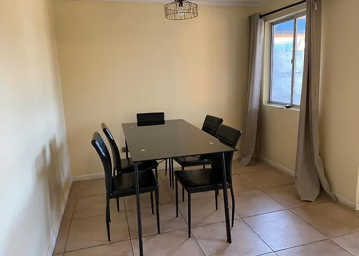 Encantadora Casa Particular Con Vista Al Parque Linares