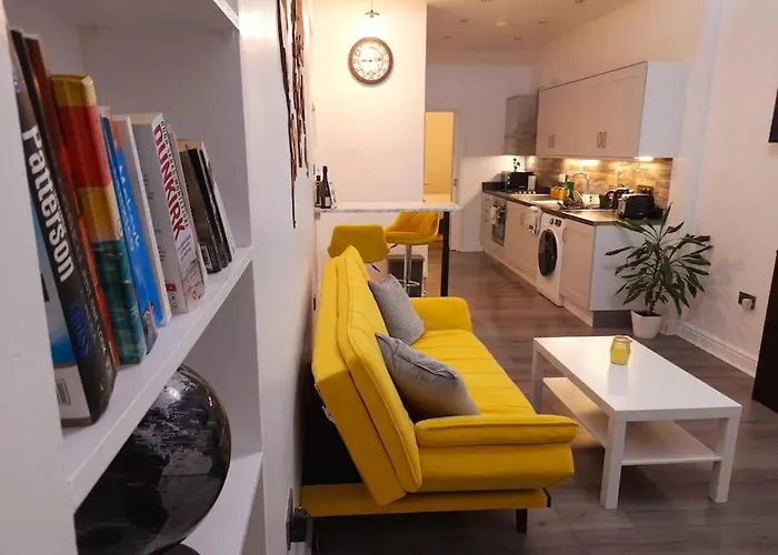 Modern Flat Near City Centre. Edinburgh