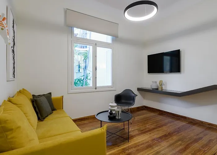 An Outstanding 3 Bdrm Apartment In The Heart Of Athen