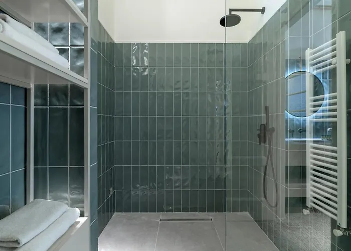 An Outstanding 3 Bdrm Apartment In The Heart Of Athen