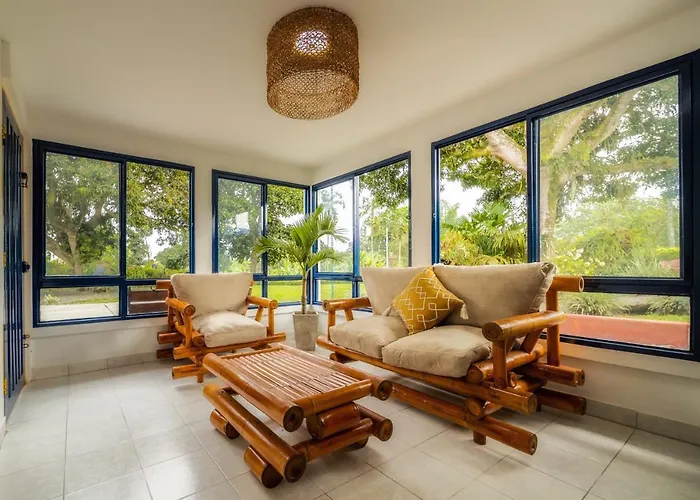Finca Privada Exclusiva Con Piscina Y Jacuzzi Ideal Para Grupos Y Celebraciones En Montenegro