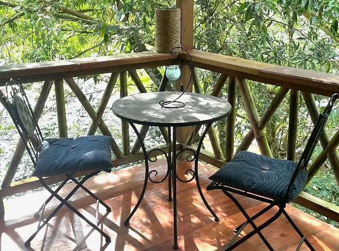 Caoni Riverside Lodge Puerto Quito