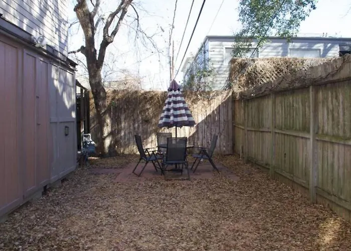 Spacious 3 Bed, 3.5 Bath In Montrose -Gym Included Houston