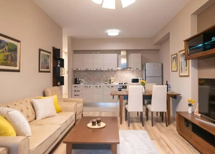 City View Apartment - 3 Bedrooms - Free Parking - Family Complex - 5 Min To Metro Tbilisi