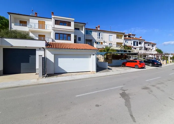 Apartments With Parking Spaces Pula - 20625