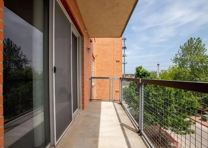 The Ladybird: Riverwalk Loft San Antonio