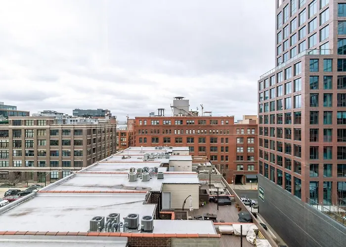W Loop Studio W Gym Pool Nr Restaurant Row Chi-234 Chicago