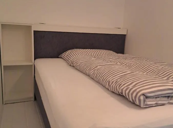 Ferienwohnung Ruhige Art-Garconniere mit Balkon Wien