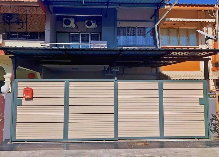 # J Homestay 15Pax -4Room-Town Area Malacca