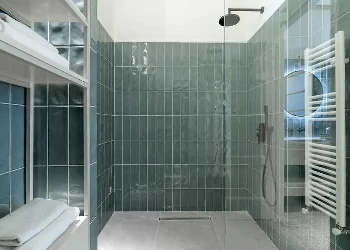 Your 4 Bdrm Dream House Acropolis View & Jacuzzi Athen