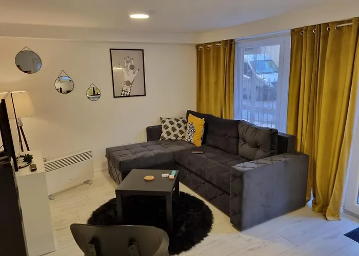 Bowler Hat Apartment Belgrad