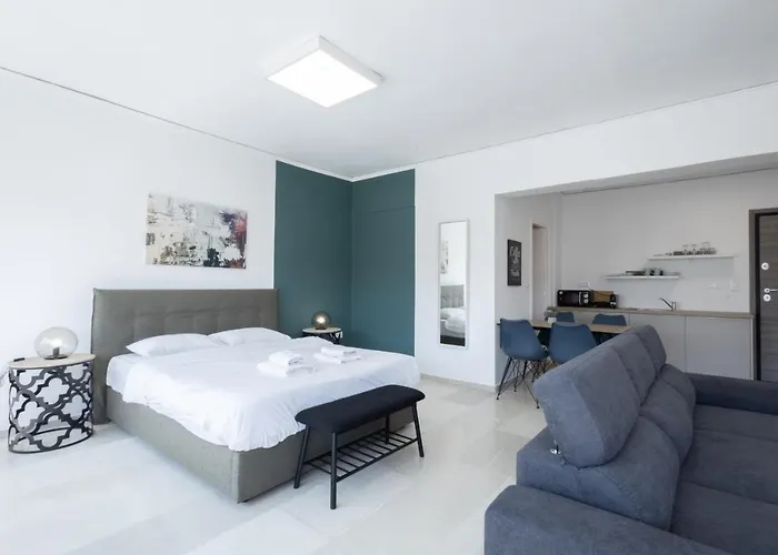 Hip And Fun Apt B Athen
