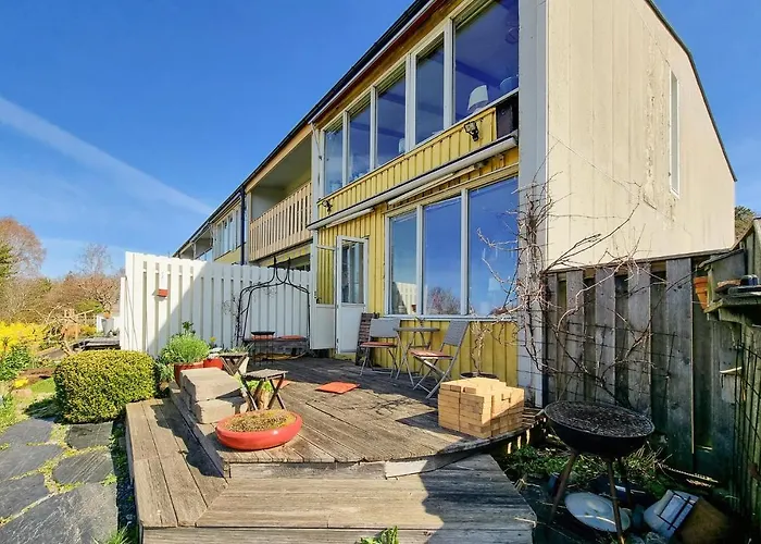 2 Bedroom Beautiful Home In Goeteborg