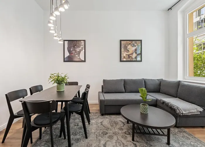 The Remise Mitte Loft, 2 Bedroom 2 Bathrooms, Living Room, Group & Family Friendly, 4- 7 Guests Berlin