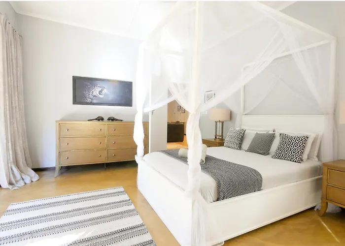 Central, Peaceful, Victoria Falls Self Catering With Plunge Pool, Sleeps 5