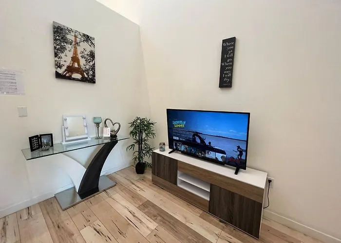 Ferienwohnung Modern One-Bed Loft In Hollywood Sign View & Free Parking Los Angeles