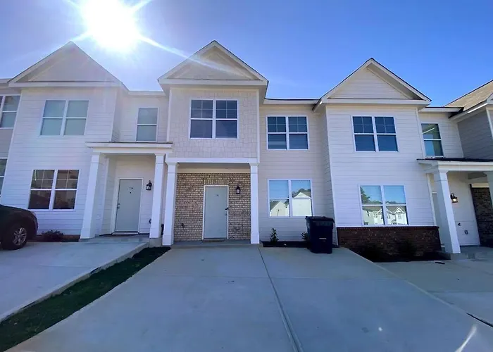 Brand New Home Mins To Airport Atlanta