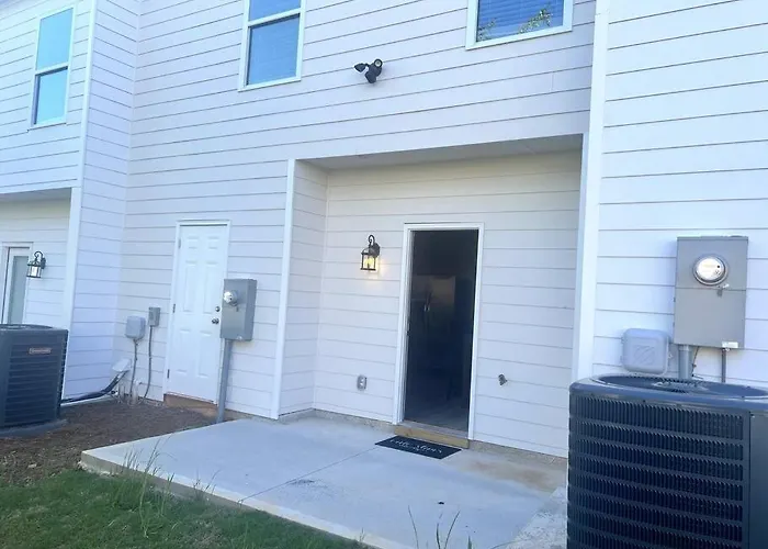Brand New Home Mins To Airport Atlanta